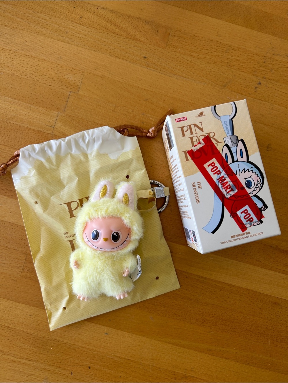 Labubu Pop Mart Yellow - Pin for Love Edition - Original
